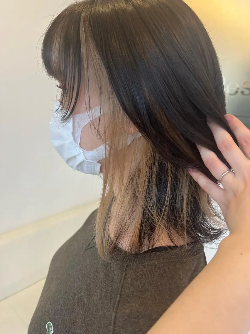 セミロング カラー ミストバング イヤリングカラー フェイスフレーミング ヘアカラー 下岡 奈津美のヘアスタイル