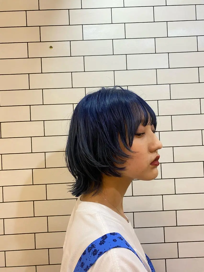 ショート カラー ネイビーカラー ウルフカット ヘアカラー TAI透明カラー 柔らかい縮毛矯正のヘアスタイル