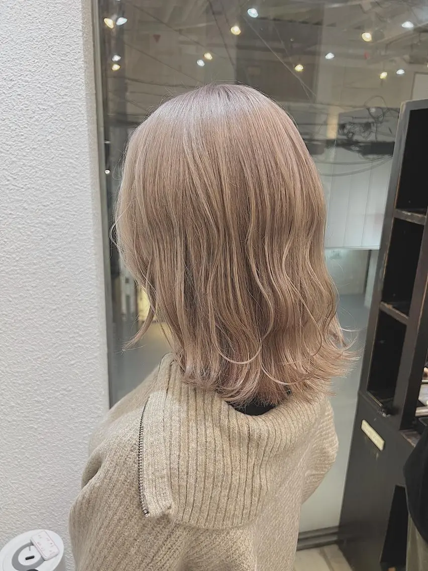 ミディアム カラー ベージュカラー ホワイトベージュ ヘアカラー トリートメント ブリーチ特化 梅田本多翔のヘアスタイル