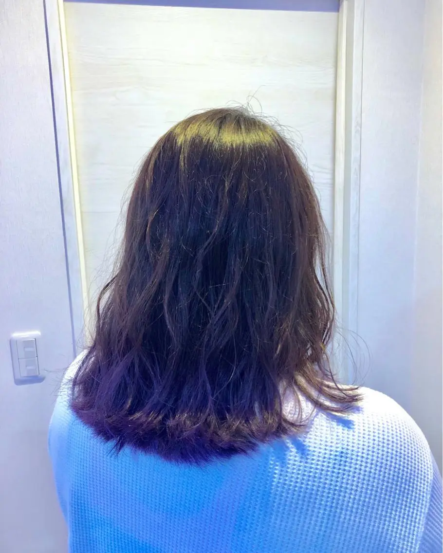 ミディアム カラー バイオレットカラー 白井 つづりのヘアスタイル
