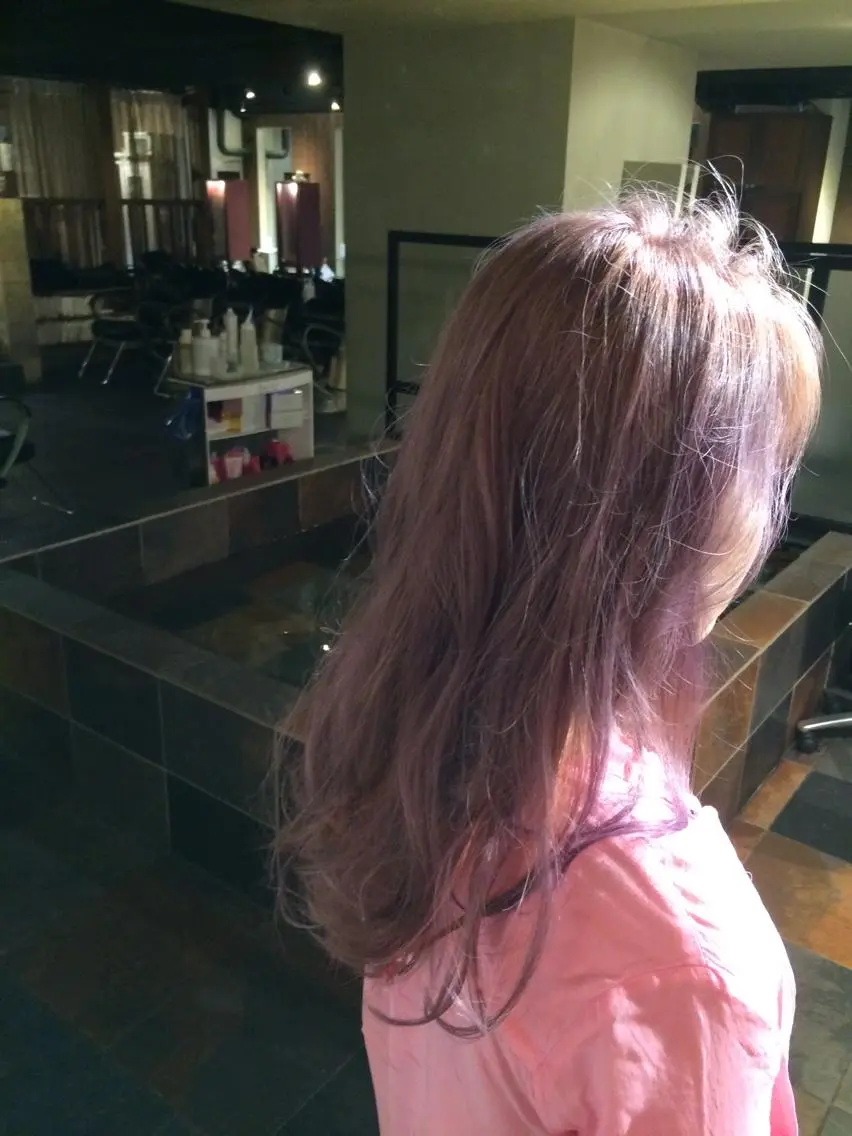 セミロング パープルカラー ハイライト Eliss 堀江のヘアスタイル