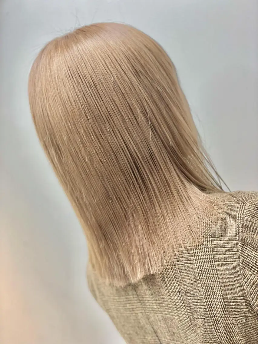 ミディアム カラー ヘアアレンジ 切りっぱなしボブ ショートボブ アッシュ ベージュカラー ブリーチ ヘアカラー トリートメント 髪質改善×ハイトーン 中田啄也のヘアスタイル