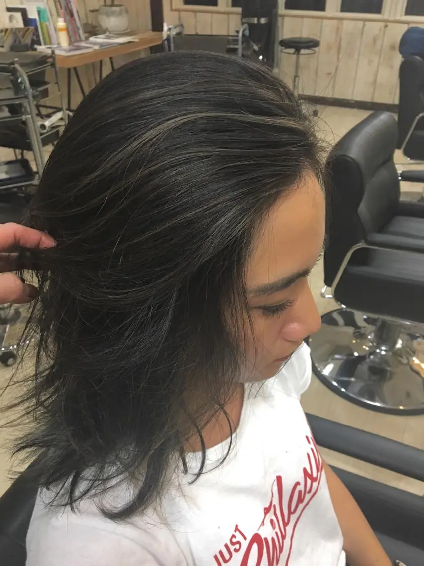 ミディアム カラー 鷺谷 玲奈のヘアスタイル