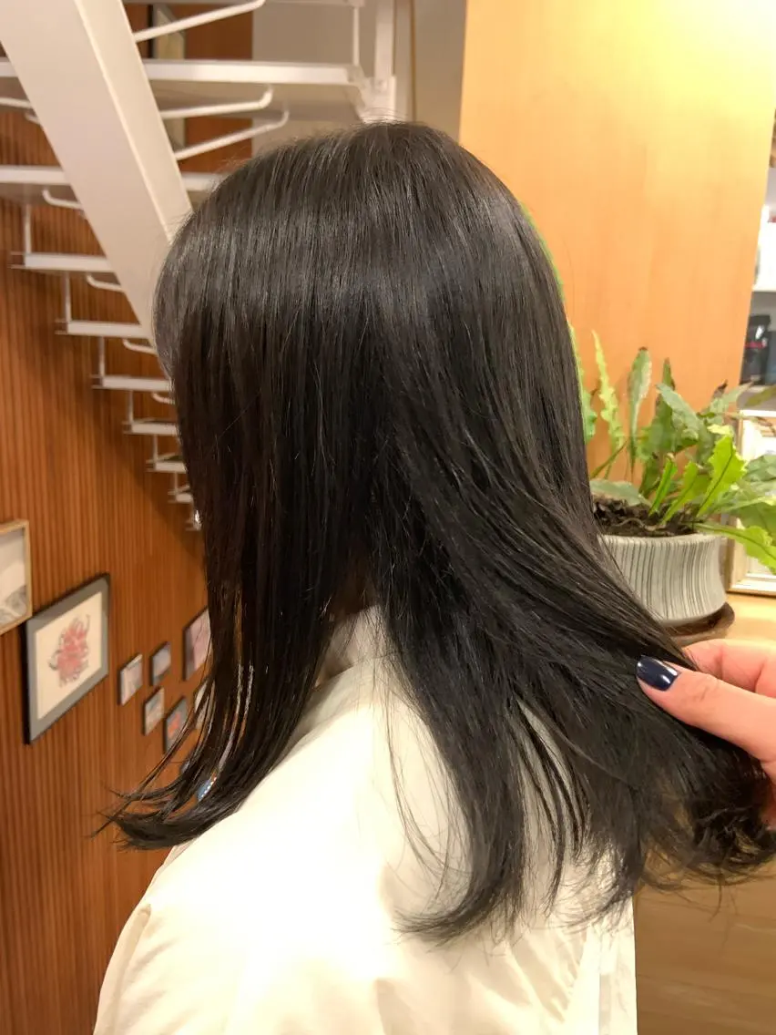 セミロング カラー アオキ サキ💫のヘアスタイル