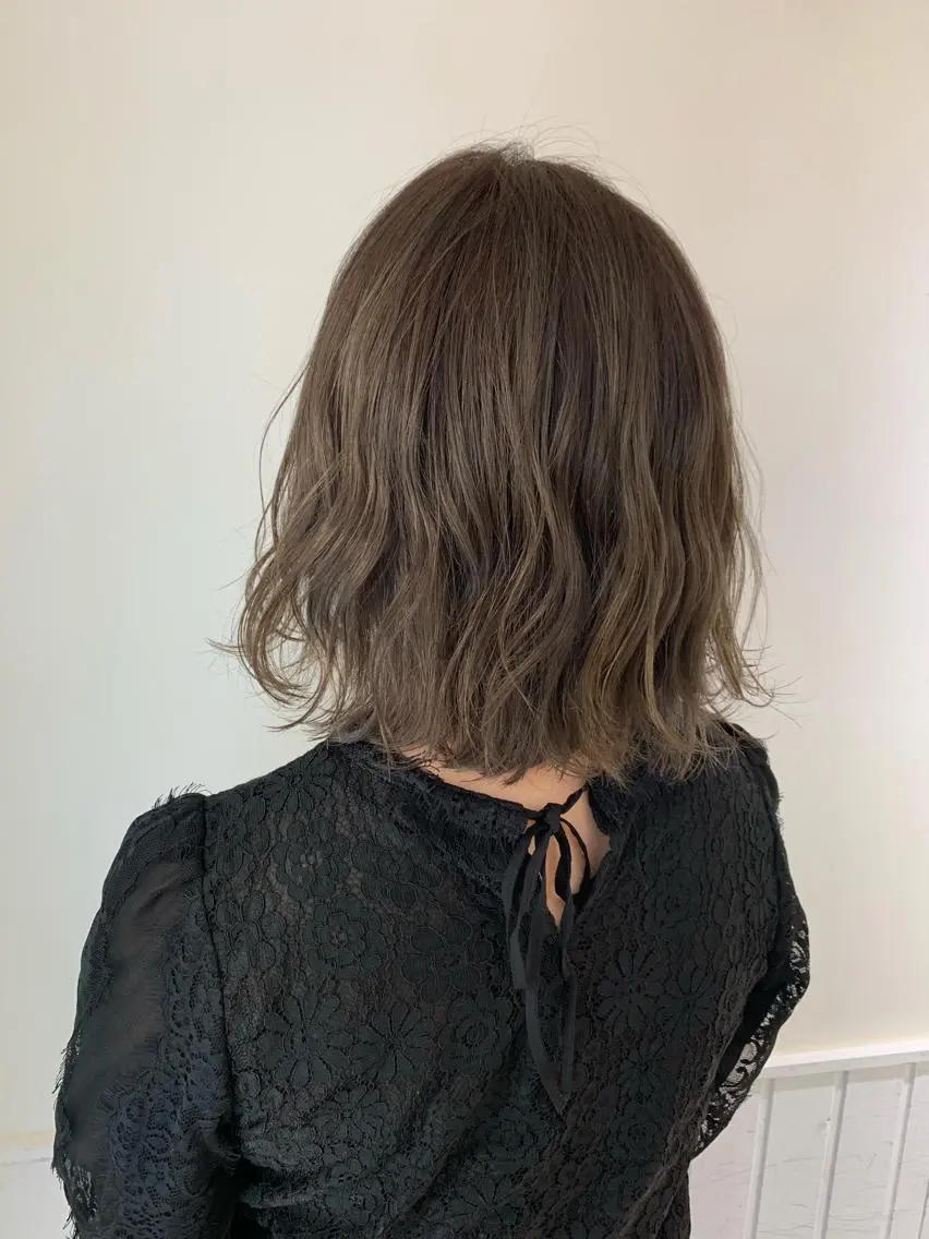 ミディアム カラー アッシュ 透明感カラー 外国人風カラー カット ヘアカラー トリートメント 🌿椿 夢来🌿のヘアスタイル