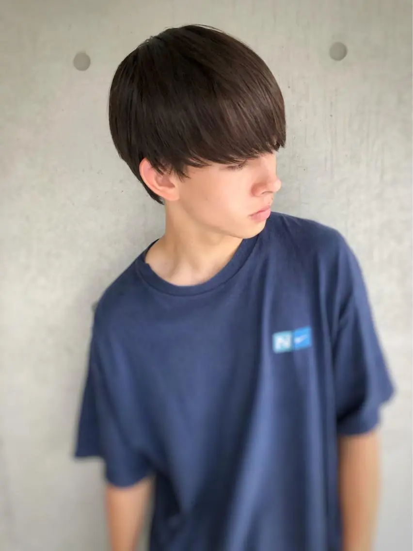 ショート カラー メンズ アップバング メンズブリーチ ビジネス センターパート メンズハイトーン センターパート/毛 流れ/パーマ特化のヘアスタイル