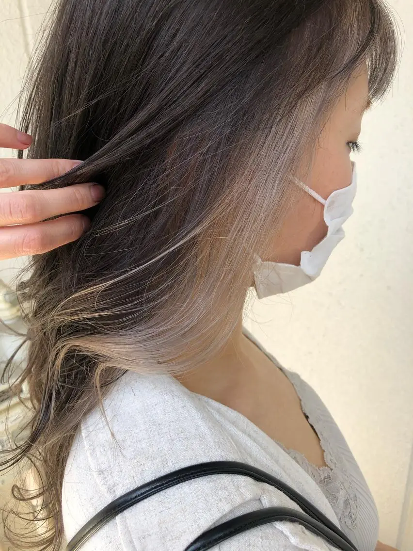 ミディアム カラー インナーカラー 推し ブリーチ  髪質改善のヘアスタイル