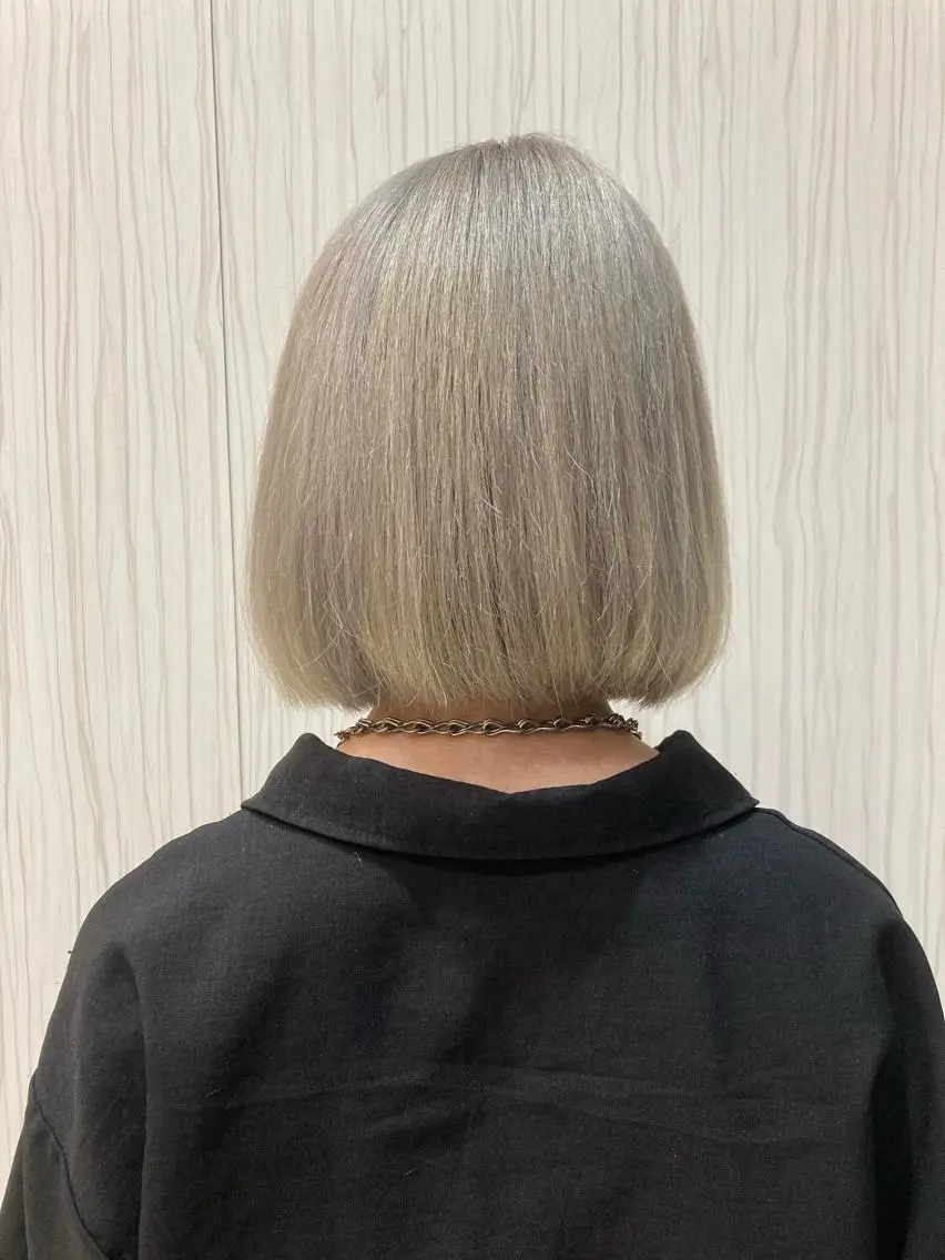 カラー ブリーチ シルバー 🦋‪髪質改善🦋‪ 永倉のヘアスタイル