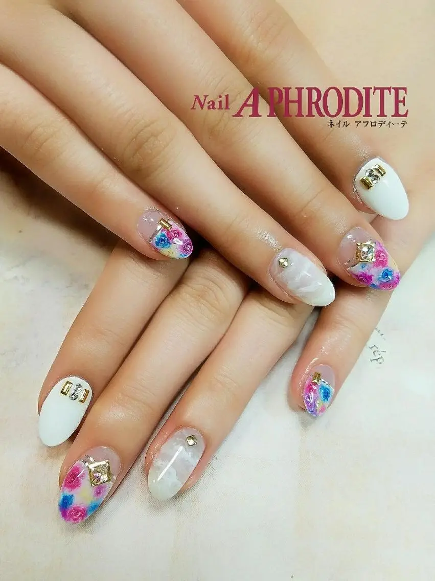 ネイル フラワーネイル ニュアンスネイル Nail Aphroditeのネイルデザイン