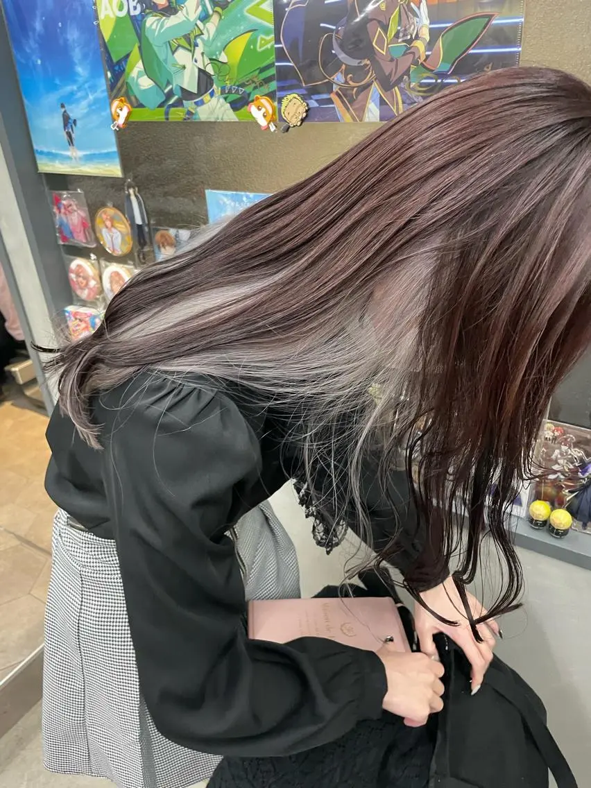 セミロング カラー ブリーチ ケアブリーチ ダブルカラー インナーカラー インナーカラー 推し ブリーチ 髪質改善のヘアスタイル