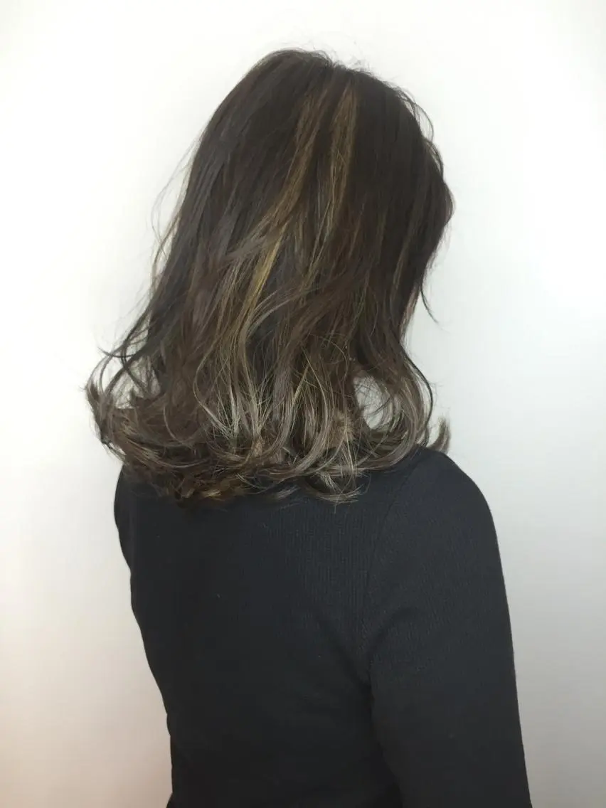 セミロング カラー ヘアカラー トリートメント 稲田 結衣夏のヘアスタイル