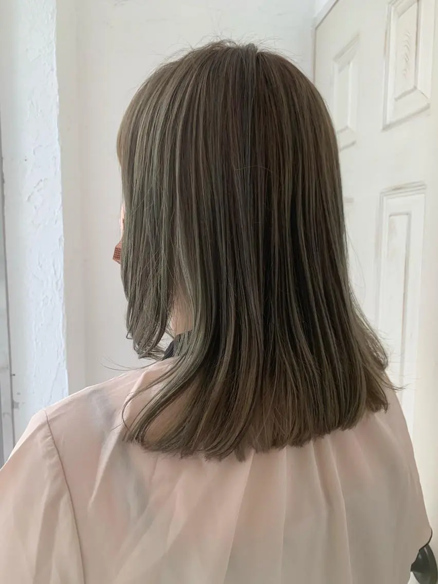 ミディアム カラー fio マナミのヘアスタイル