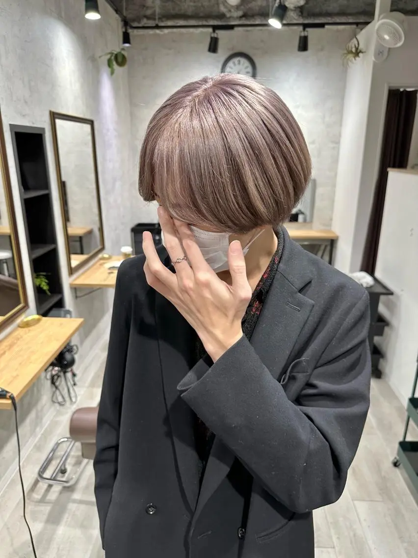 ショート ヘアカラー ヤクシジ レンのヘアスタイル