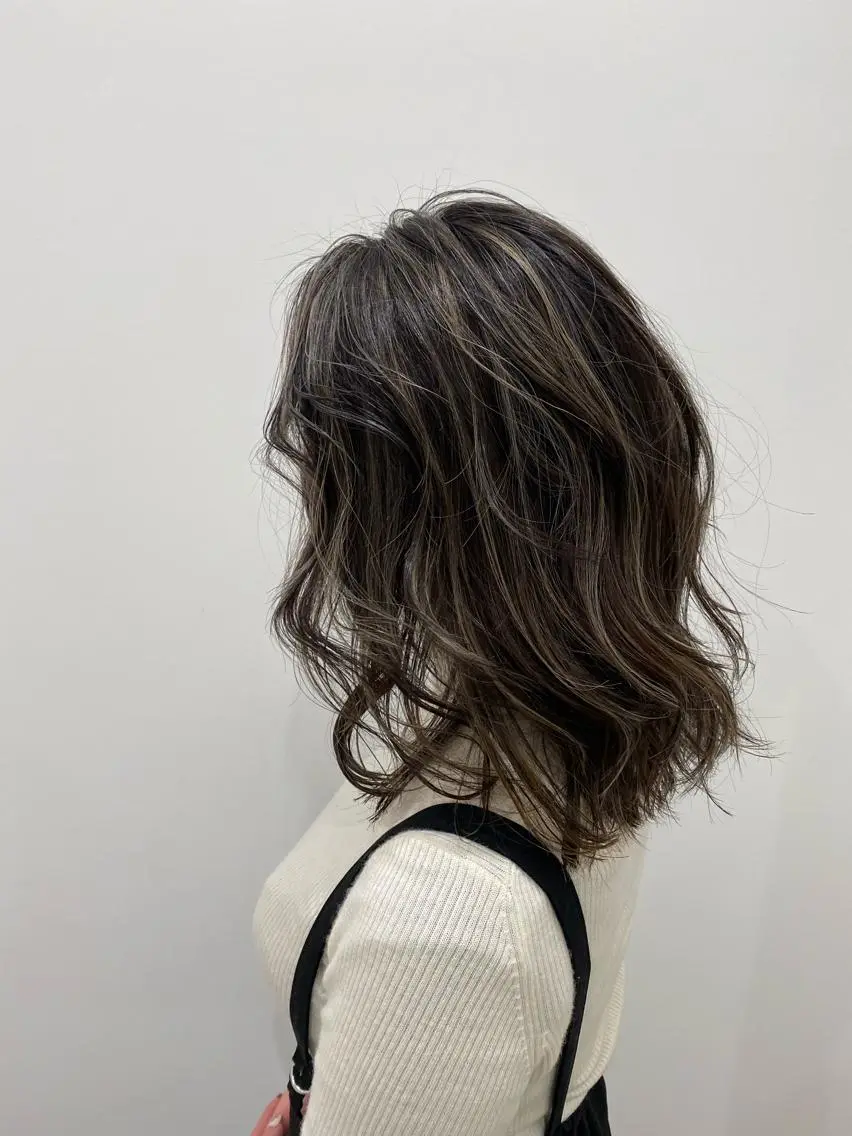 ミディアム カラー 🌿レイヤー/ブリー チ/🌿JINのヘアスタイル