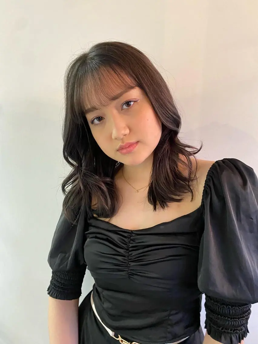 セミロング yuu/髪質改善 カラー🌛のヘアスタイル