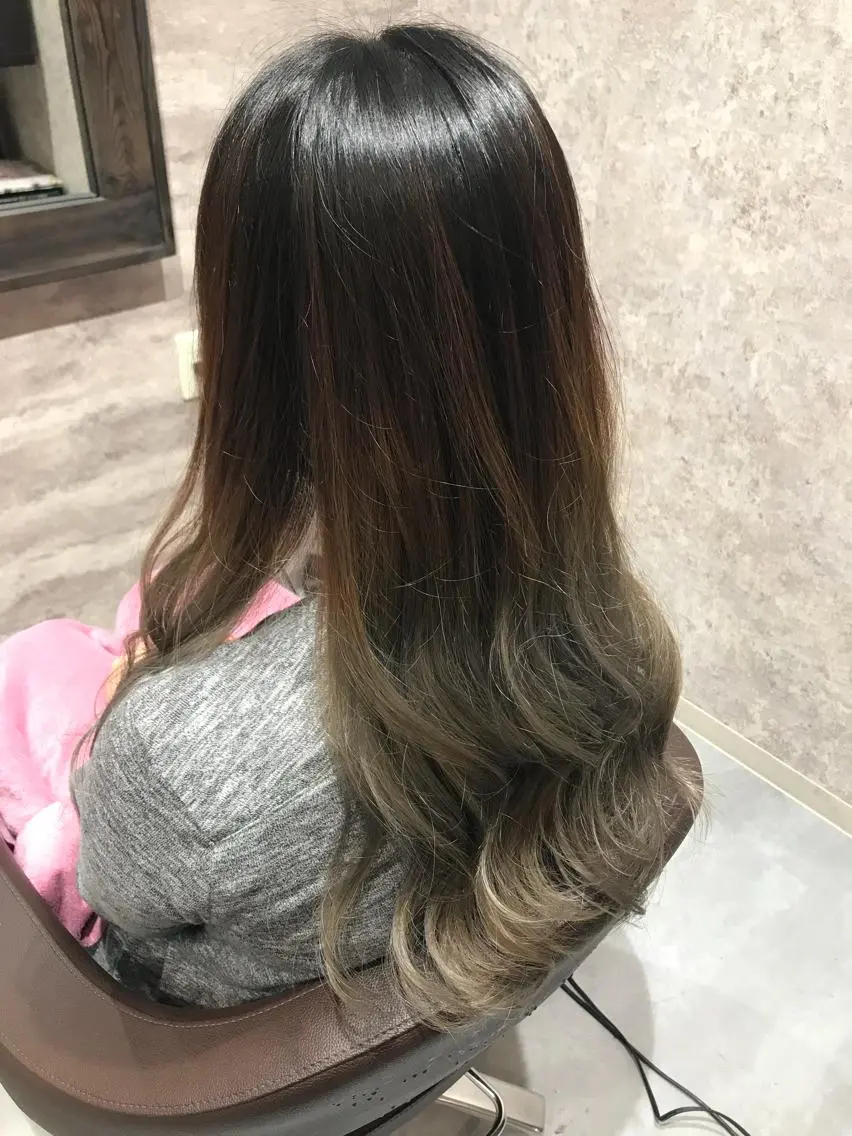 ロング カラー グラデーションカラー uru" すずきさゆりのヘアスタイル
