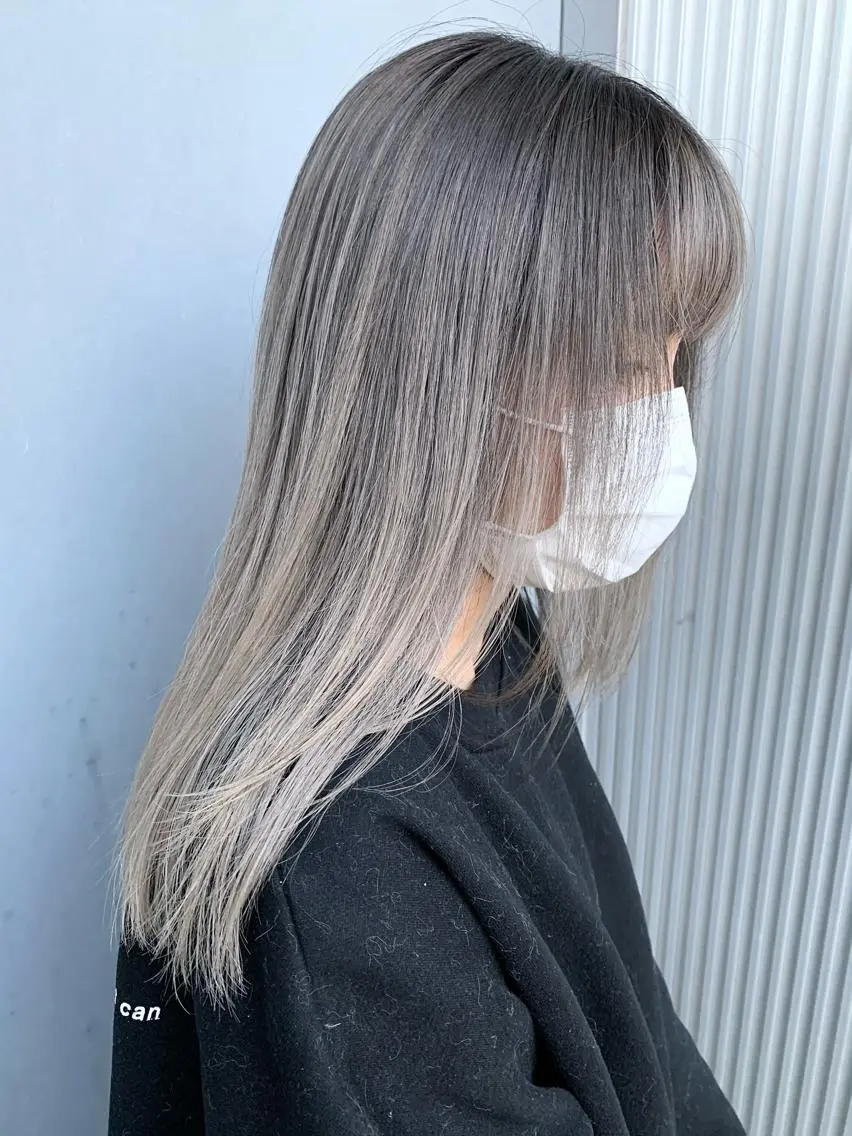 セミロング カラー ベージュカラー グラデーションカラー ハイライトカラー くせ毛 外国人風カラー 阿部 圭悟のヘアスタイル