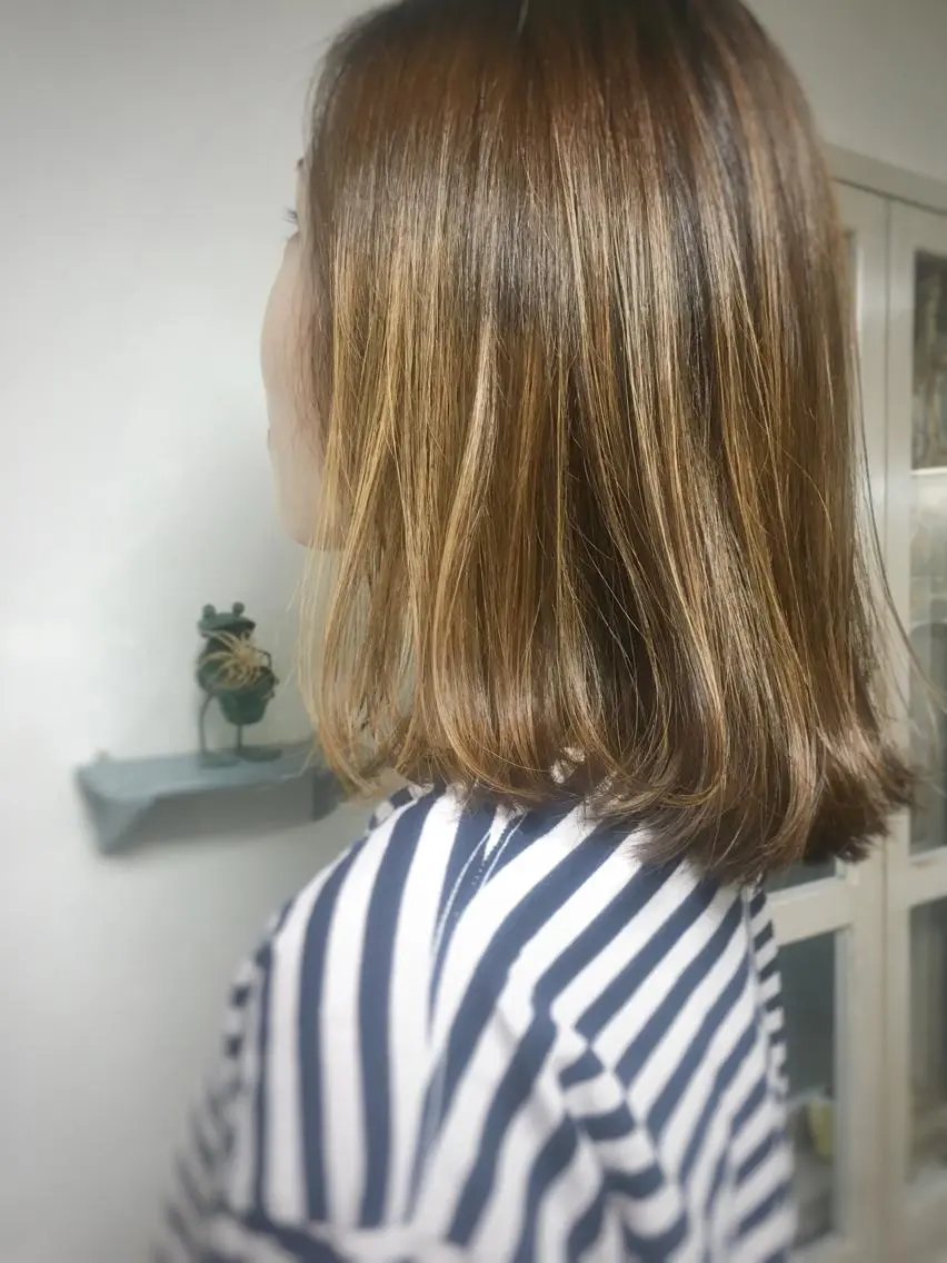 ミディアム カラー パーマ ヘアアレンジ バレイヤージュ ブリーチ グラデーションカラー レイヤーカット カット ヘアカラー トリートメント 推し活専用 【派手髪】飯野ゆかりのヘアスタイル