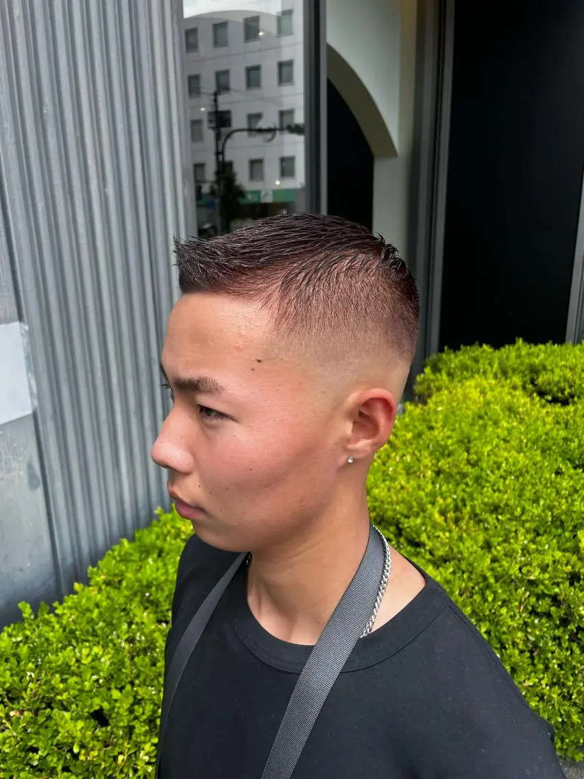 ショート カラー メンズ フェードカット メンズハイトーン メンズパーマ ハイトーンカラー &CREW スタッフのヘアスタイル