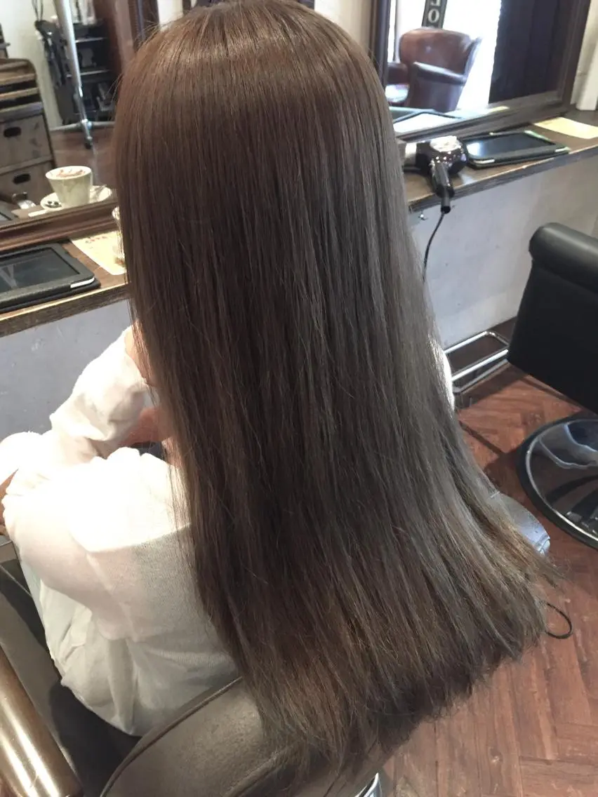 ロング カラー グレージュ いしだ みさきのヘアスタイル