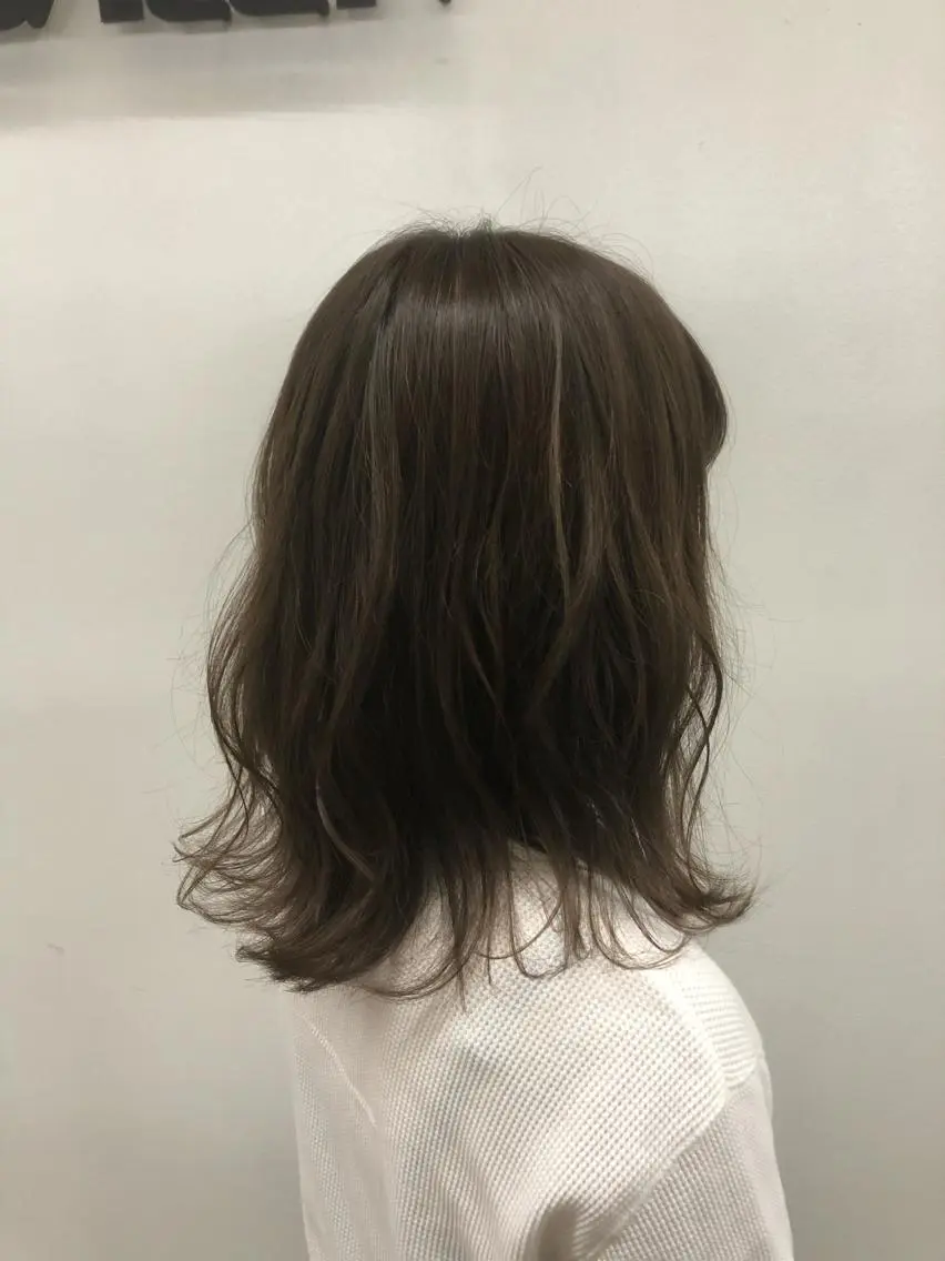 ミディアム カラー グレージュ ハイライトカラー ハイライト 東條 克義のヘアスタイル