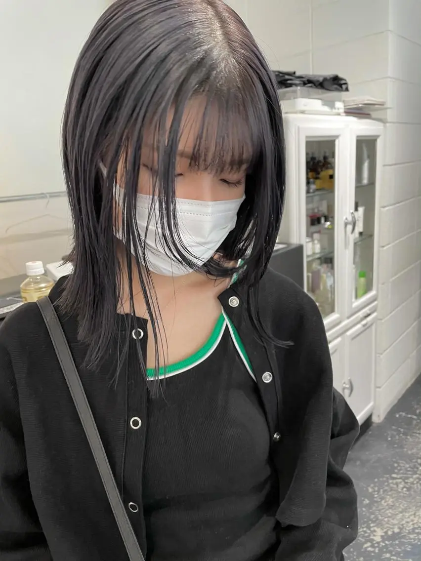 ミディアム カラー ヘアアレンジ ブリーチ ダークグレー ダークグレージュ グレージュ カット ヘアカラー トリートメント 艶ハイトーン/ヘア アレンジAYAKAのヘアスタイル