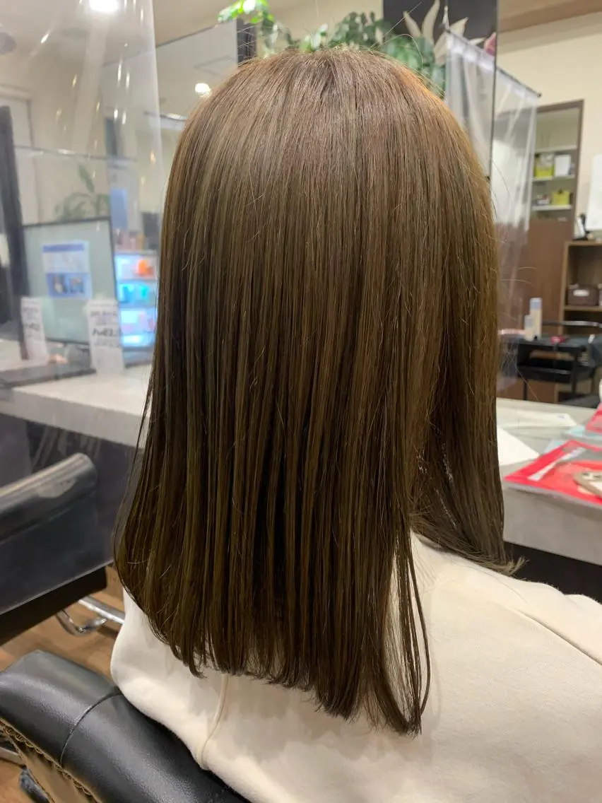 セミロング カラー ヘアカラー 吉川 茉由子のヘアスタイル