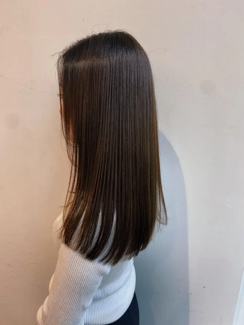 セミロング 美髪矯正透明感カラー 江川 和輝のヘアスタイル