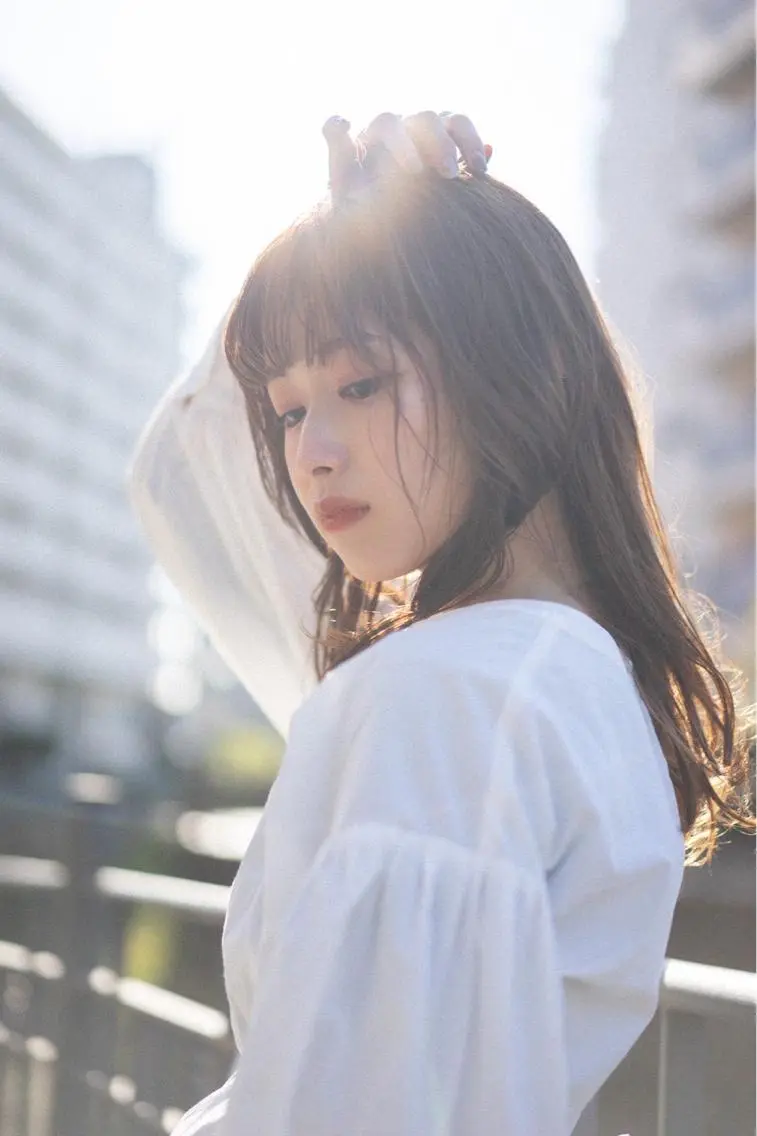 セミロング アッシュ ハイライト レイヤーカット 齋藤 尋真のヘアスタイル