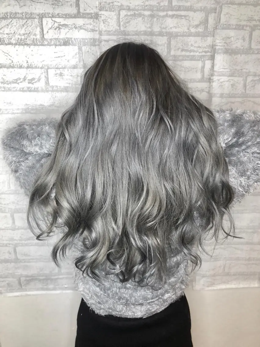 ロング カラー バレイヤージュ シルバー レイヤーカット ヘアカラー トリートメント 店長 RYOJIのヘアスタイル