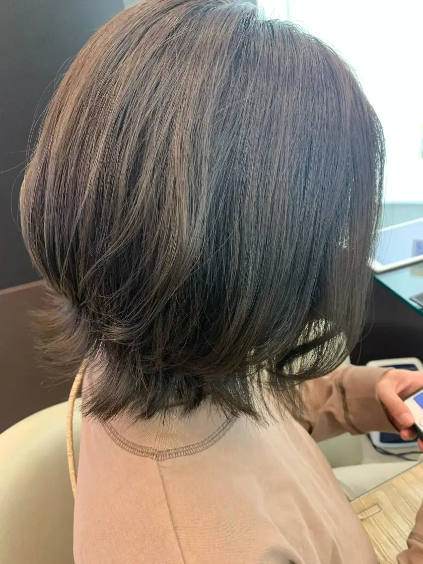 ミディアム レイヤーカット カット ヘアカラー トリートメント Aya/四条烏丸/ 酸性ストレートのヘアスタイル