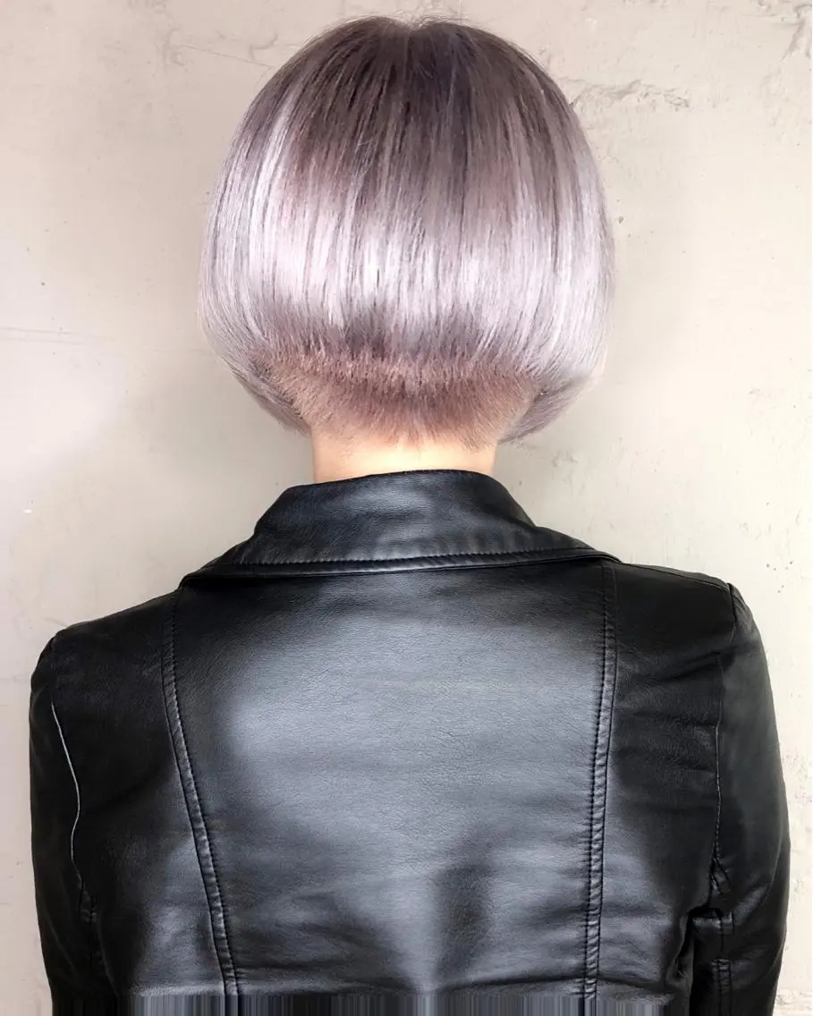 ショート チョコレートブラウン パープルカラー くびれヘア タンバルモリ 韓国風ヘア 成城美容室 YOSHIMURAのヘアスタイル