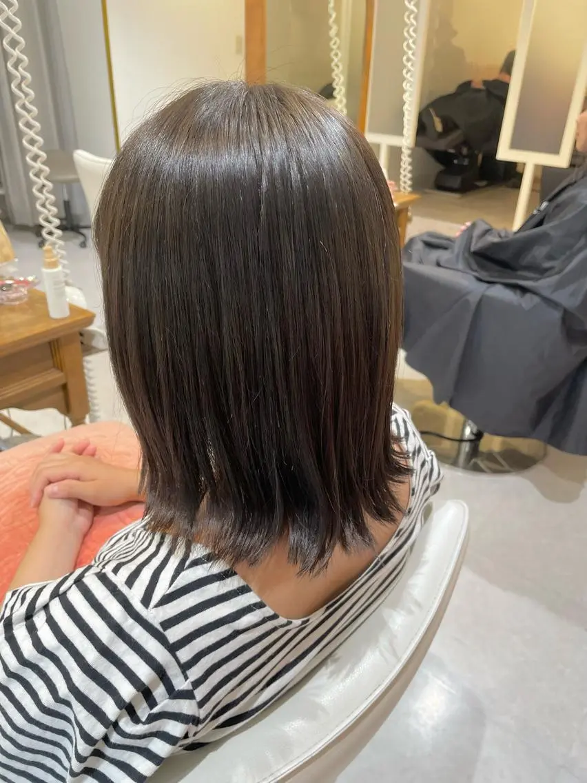 セミロング カラー アッシュ オリーブアッシュ ヘアカラー 和田 真依のヘアスタイル