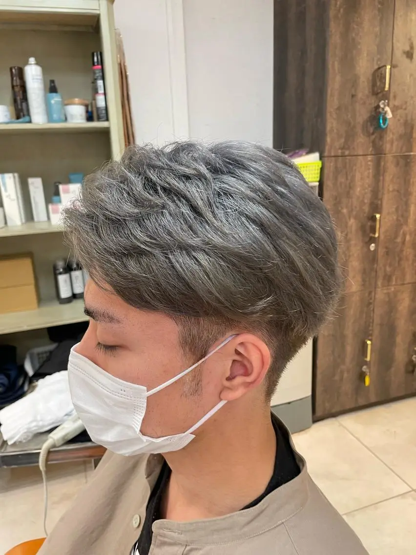 ショート カラー メンズ グレージュ ブリーチ特化 ハイトーンRYOYAのヘアスタイル