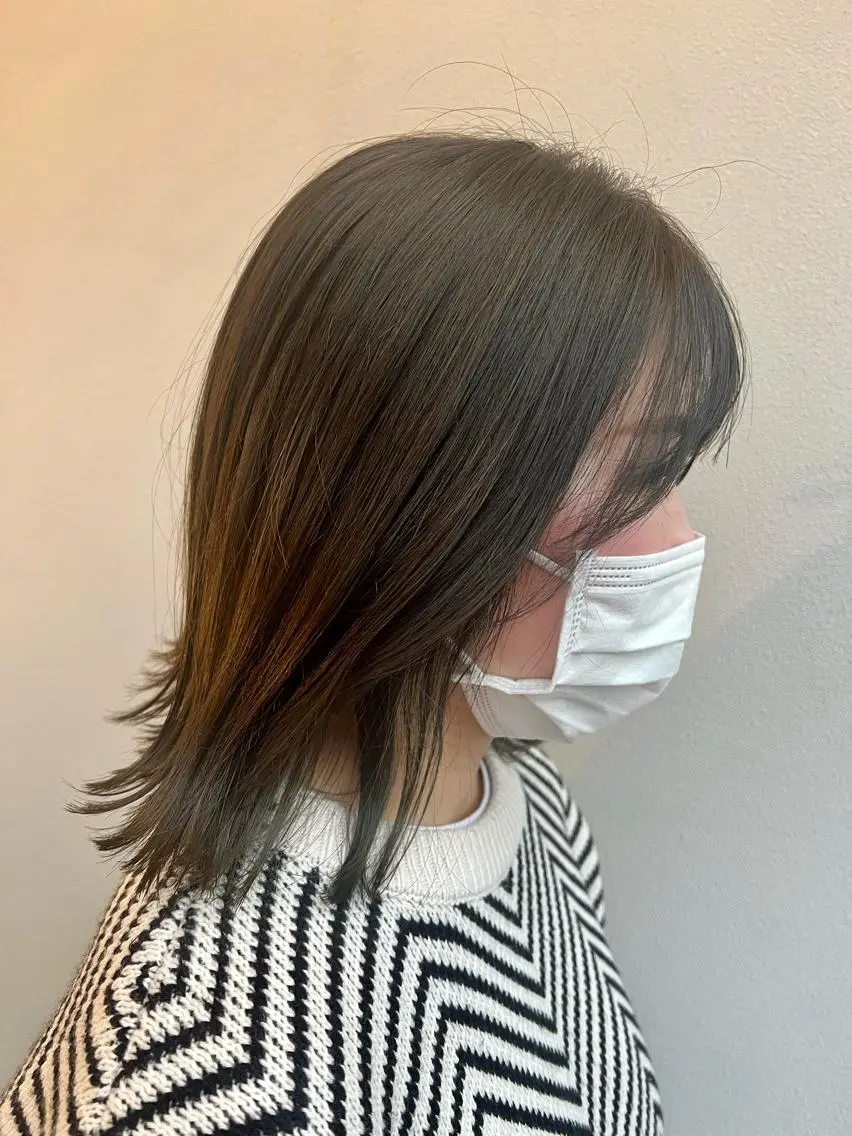 ミディアム カラー オリーブカラー 外ハネヘア カット ヘアカラー APREKO SAYAKAのヘアスタイル