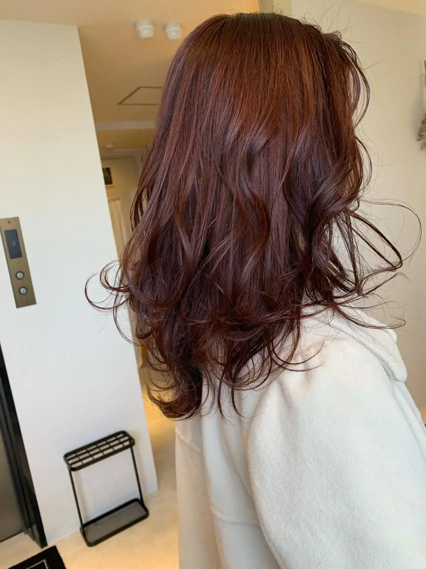 セミロング カラー アッシュ イルミナカラー ピンクカラー レッドカラー モデルさん募集中IT byALBUM八王子のヘアスタイル