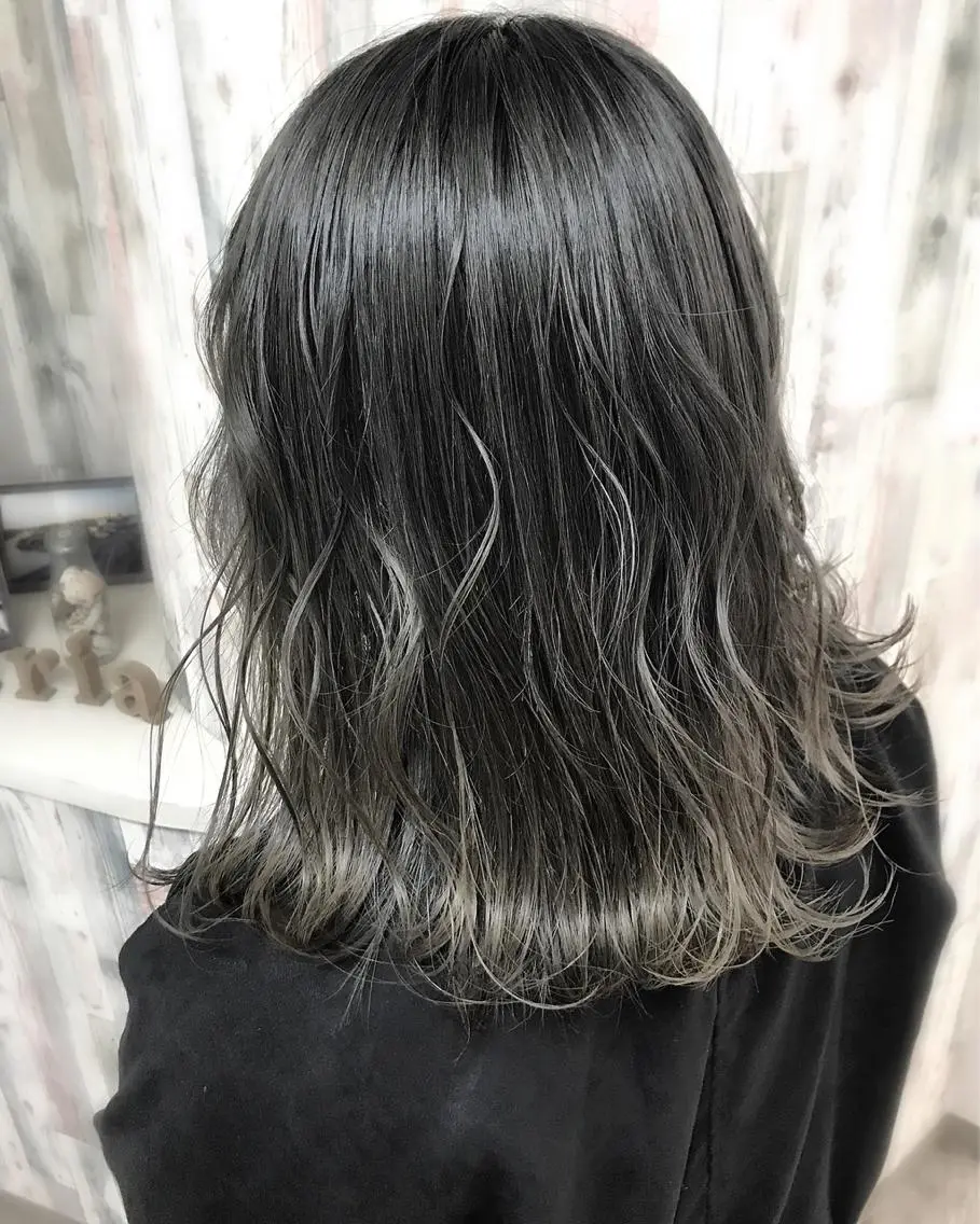 ミディアム カラー 透明感カラー ダークグレー ヘアカラー トリートメント 髪質改善/艶髪💎 ウエキ リカのヘアスタイル