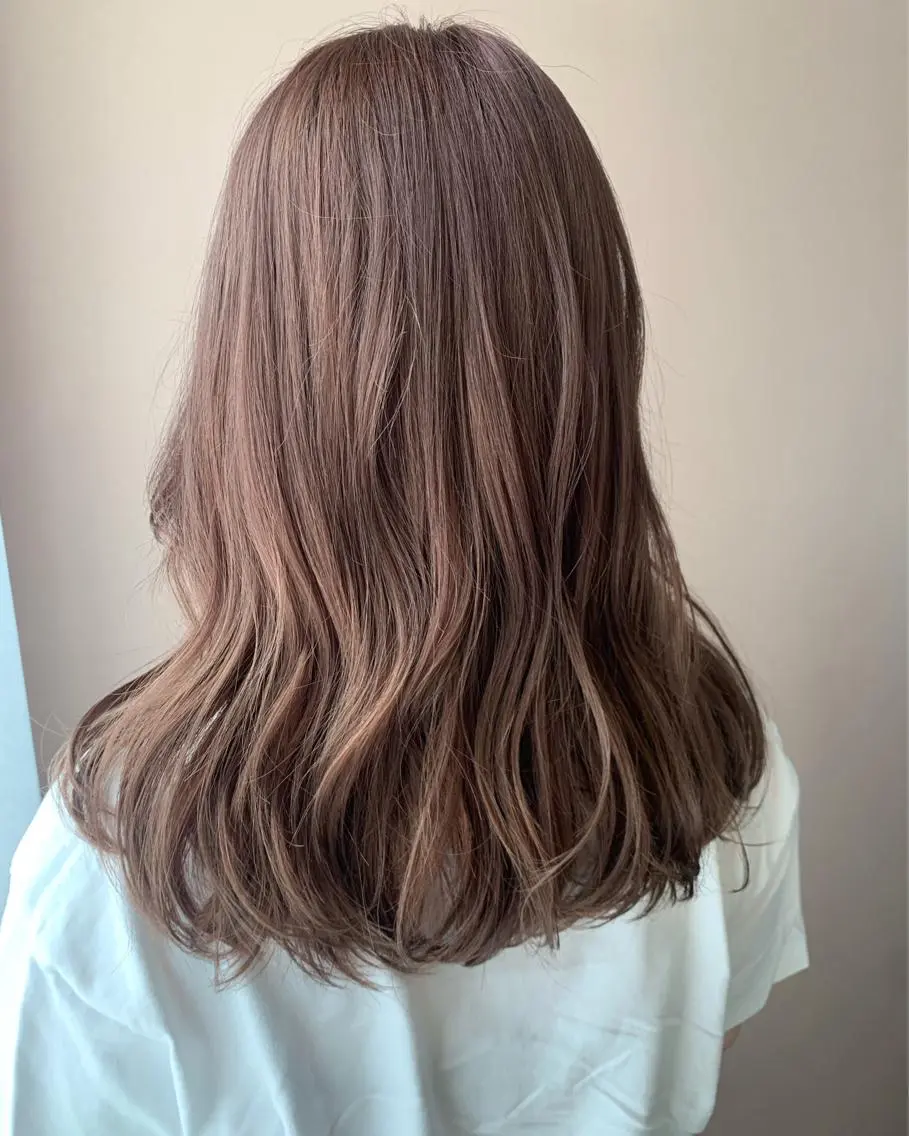 セミロング カラー ベージュカラー ブリーチ ラベンダーカラー ラベンダーベージュ カット ヘアカラー トリートメント hubhair レイヤー/透明感のヘアスタイル