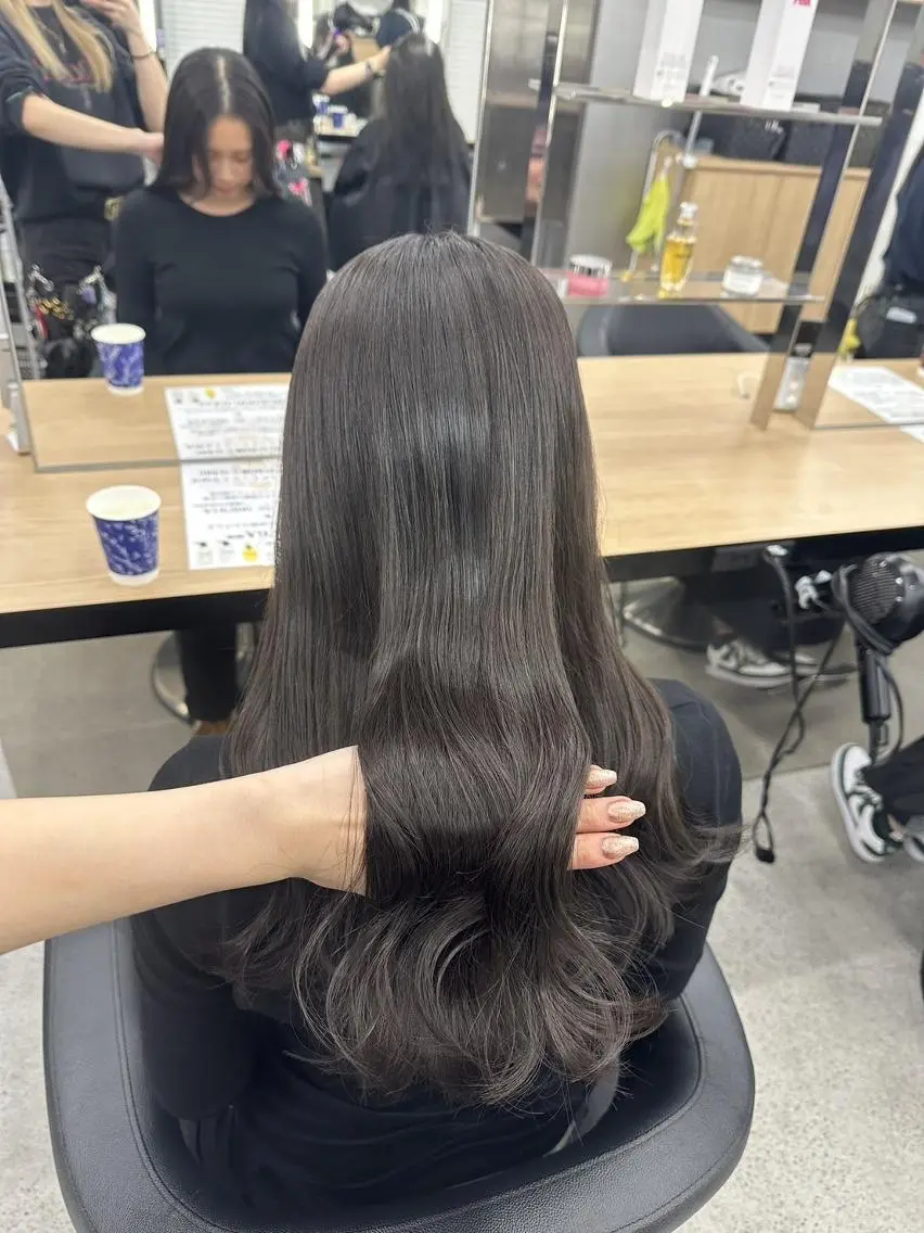 ロング カラー ヘアアレンジ ヘアカラー トリートメント ヘッドスパ ヘアセット NAMI🤎ブラウン &ミルクティー🤍のヘアスタイル