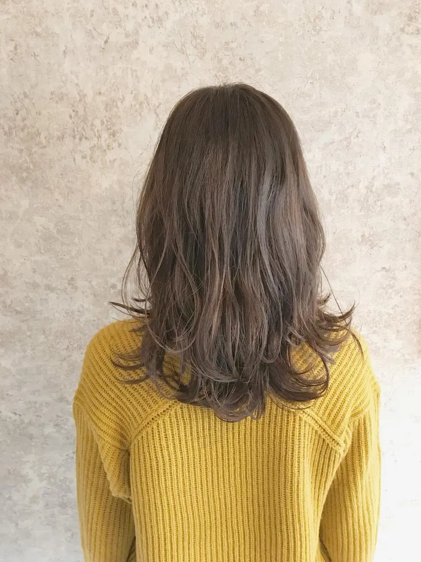ミディアム カラー パーマ レイヤーカット 早崎太生のヘアスタイル