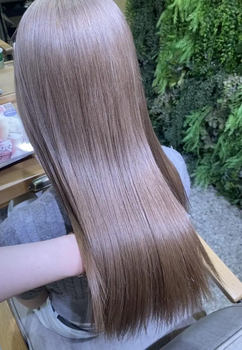 ロング カラー ベージュカラー ブリーチ ブリーチなしカラー オリーブベージュ 髪質改善 TIGRE tenjinのヘアスタイル