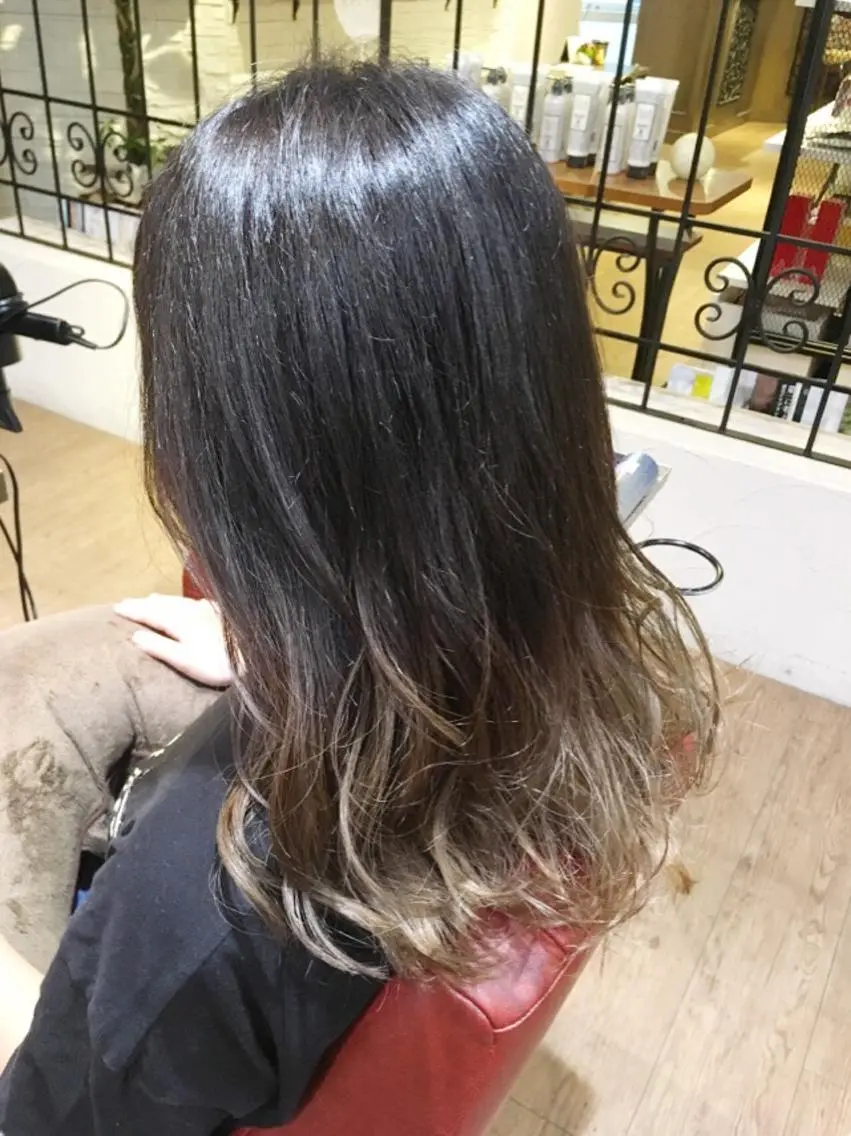 ロング カラー ブリーチ グラデーションカラー MODE K's塚口 かどやのヘアスタイル