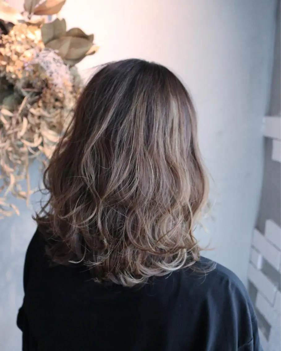 ミディアム カラー ヘアアレンジ ハイライトカラー ハイライト 🩵MAI🩵 レイヤーカットのヘアスタイル