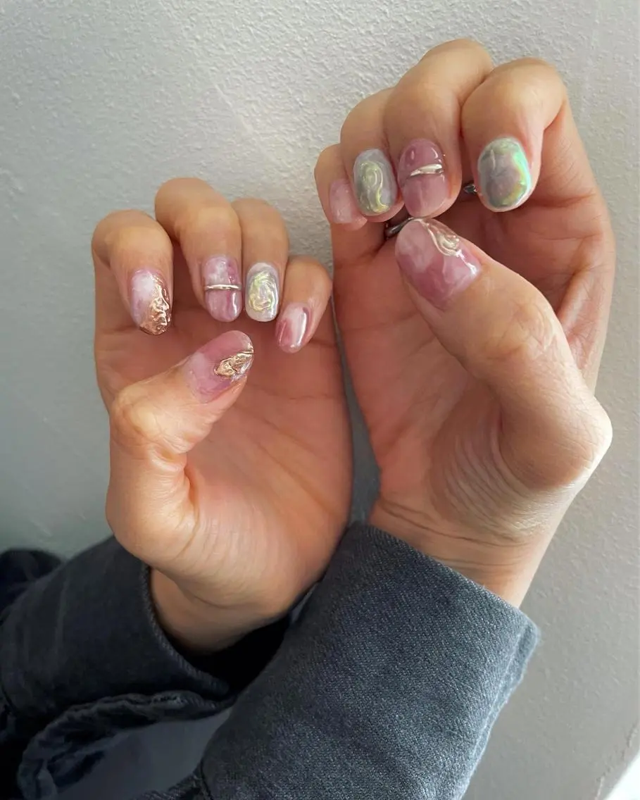 ネイル オーロラネイル ブルー クリアネイル ジェルネイル ゴールド ハンドネイル フットネイル 甲斐市自宅サロン 🧸prunelleのネイルデザイン