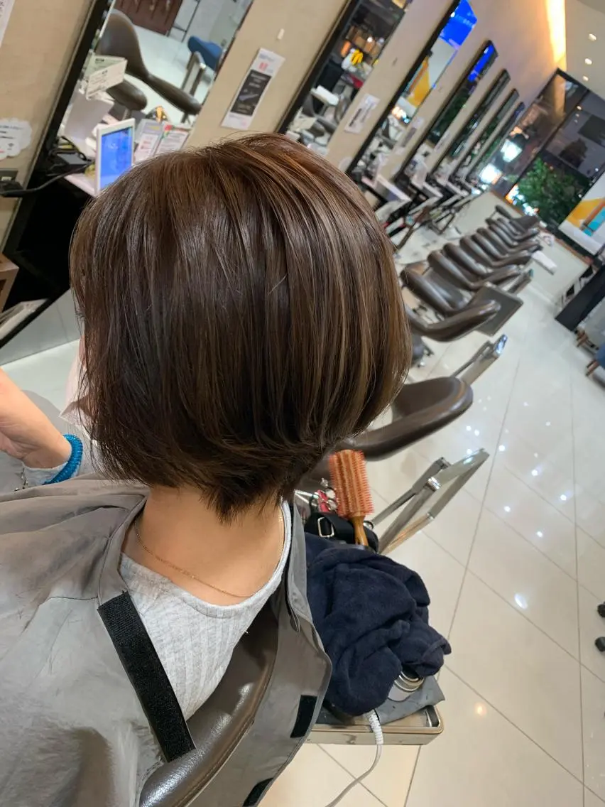 ショート カラー ベージュカラー ブリーチ ケアブリーチ ハイライトカラー ハイライト ブリーチ特化 ハイトーンRYOYAのヘアスタイル