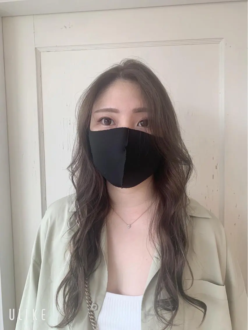 ロング ハイライト コヤマ ナミのヘアスタイル