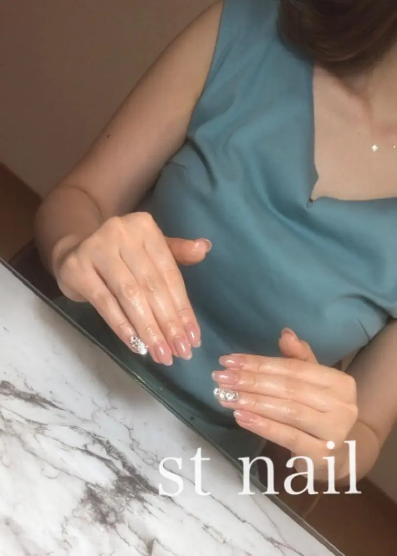 ネイル グリーン オフィスネイル シンプルネイル ストーンネイル st nailのネイルデザイン