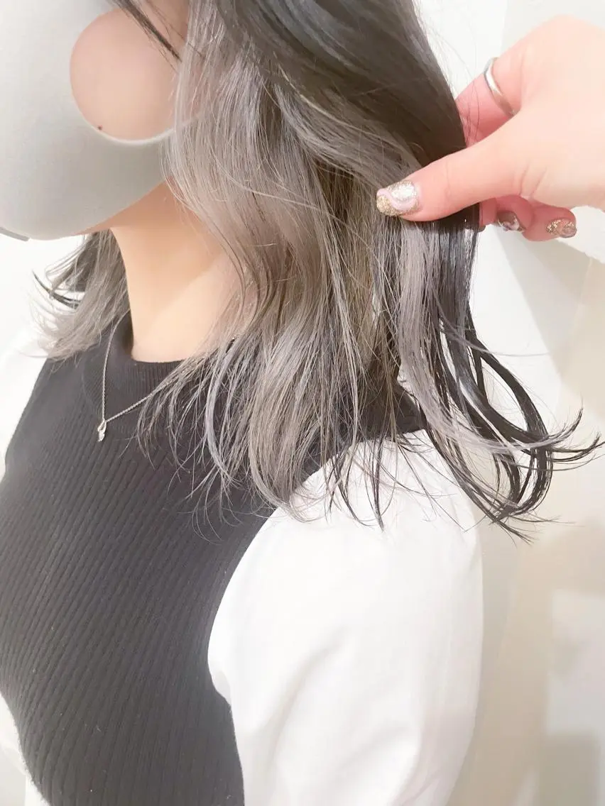 セミロング カラー インナーカラー シルバー ヘアカラー ✨カラー支持No.1 🧸ワキ カナコ🧸のヘアスタイル