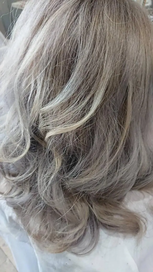 ロング カラー パーマ 大阪レミーエクステ チビ編み込みのヘアスタイル