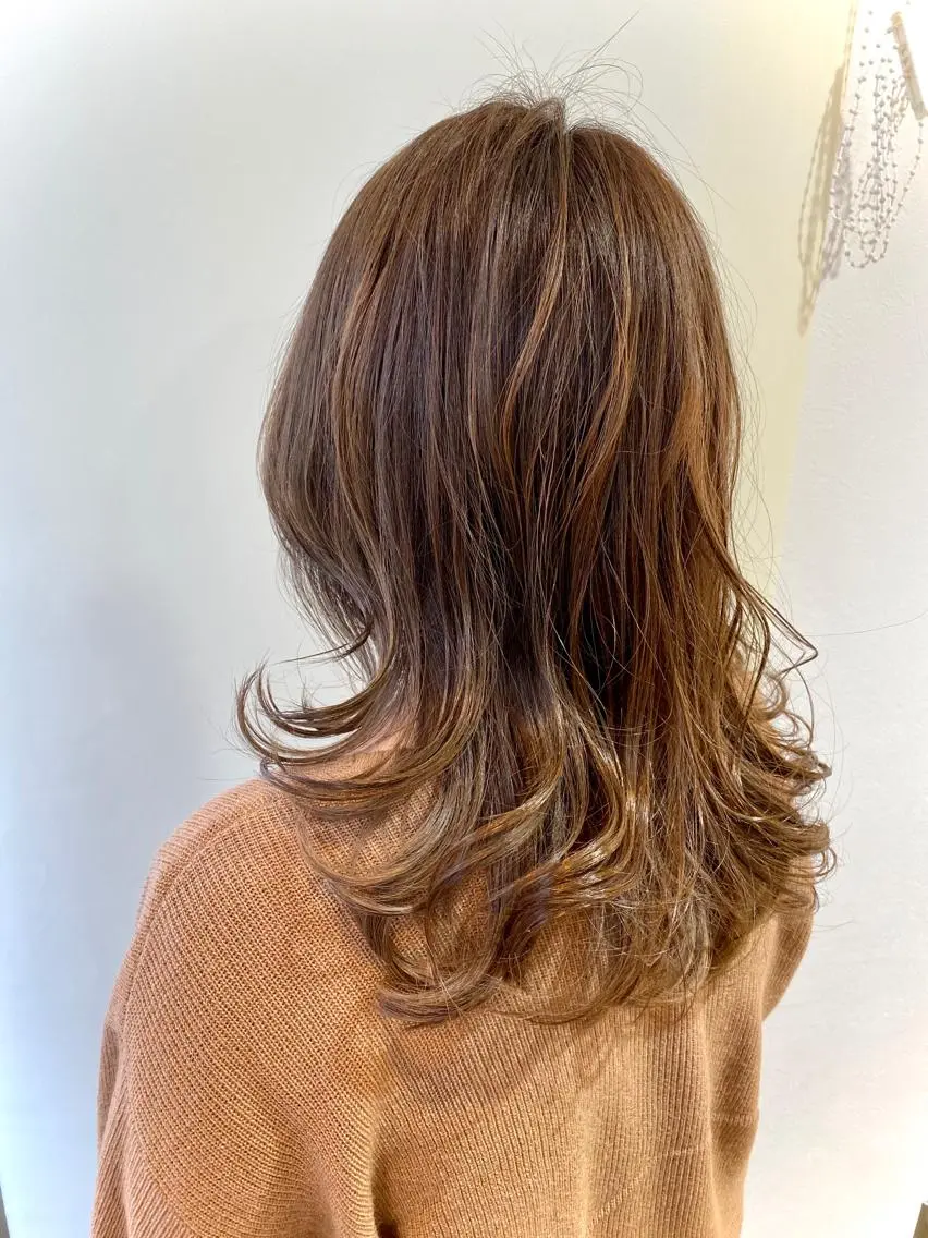 セミロング カラー アッシュ ベージュカラー イルミナカラー ヘアカラー トリートメント Kazu .Kのヘアスタイル
